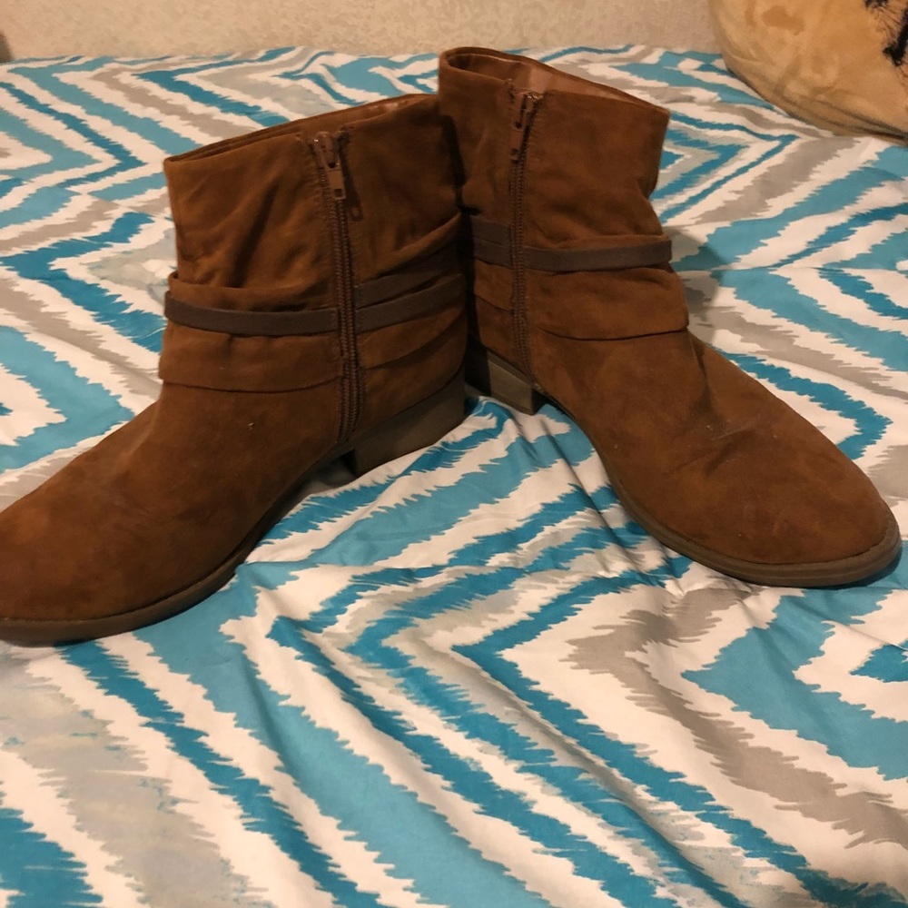 Light Brow Booties